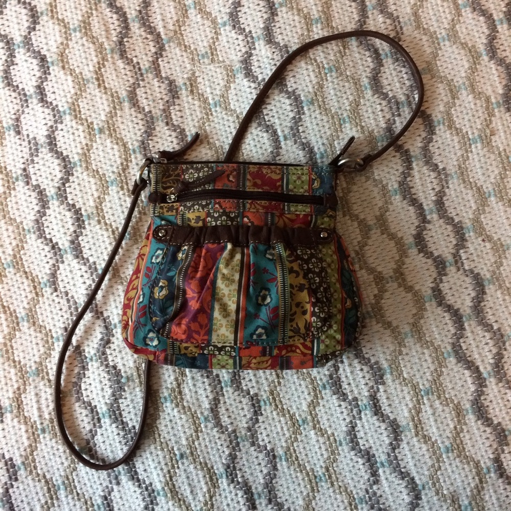 Crossbody floral bag.